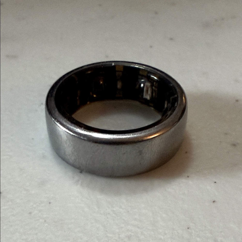 Women’s Oura Ring Gen 3 Size 7 (With Charger)